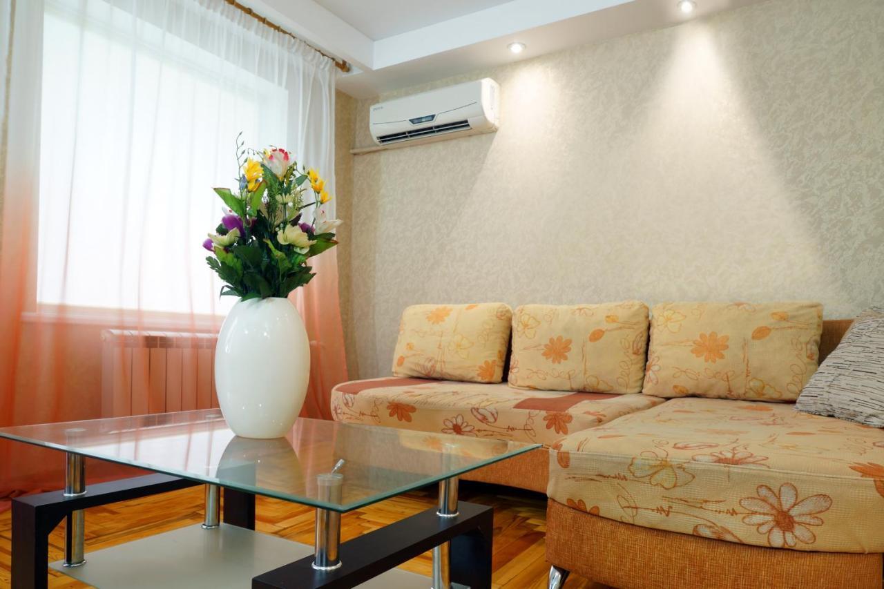 2 Rooms Semi-Luxury Apt On 39-H Nezalezhnoi Ukrаiny Street Next To The City Council Zaporizhia Zewnętrze zdjęcie